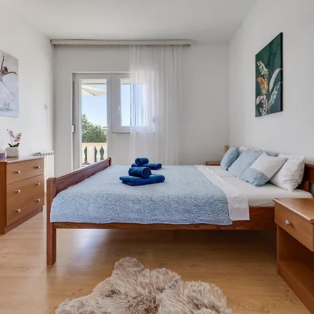 Bella Sofia 80 M From The Sea *