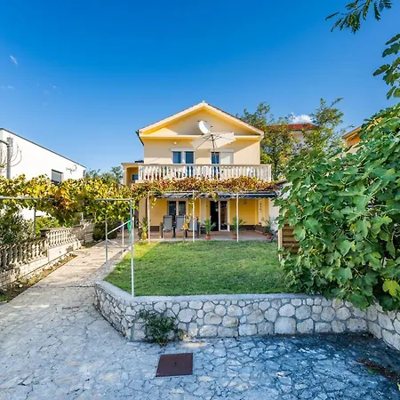 Bella Sofia 80 M From The Sea *