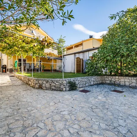 Bella Sofia 80 M From The Sea *