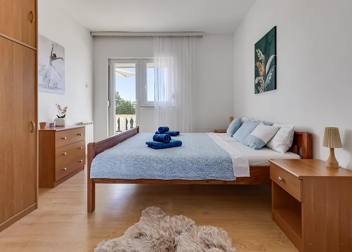 Bella Sofia 80 M From The Sea *