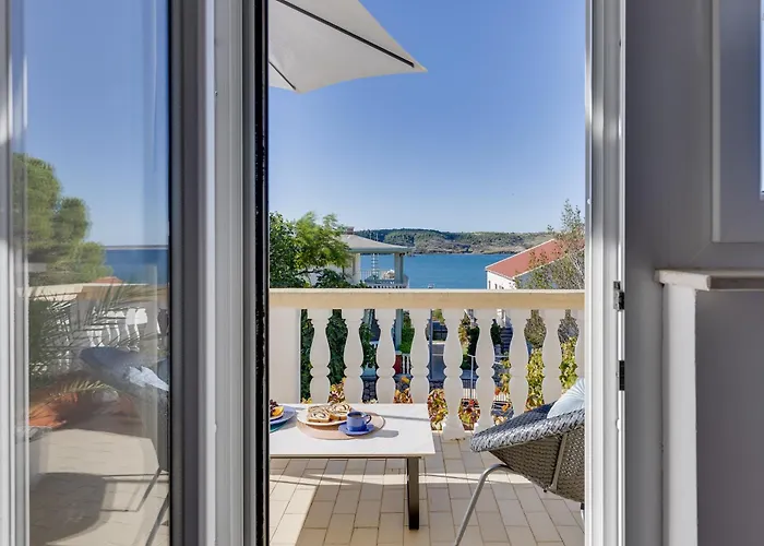 Bella Sofia 80 M From The Sea *