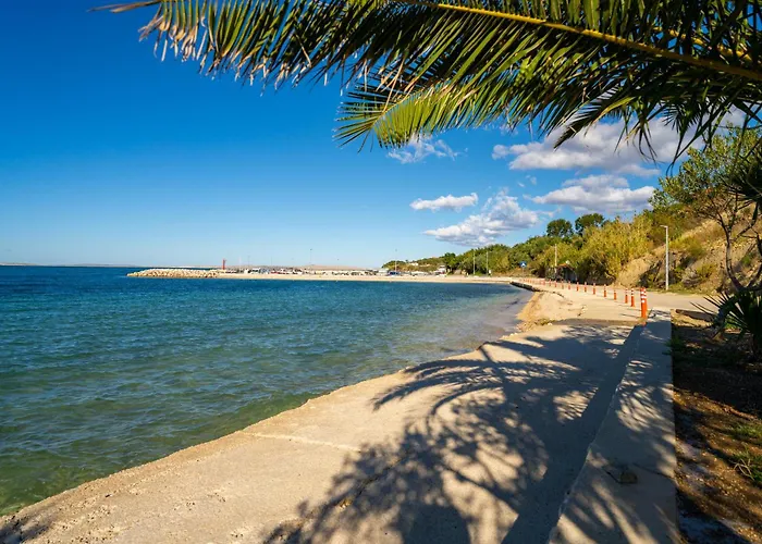 Bella Sofia 80 M From The Sea *