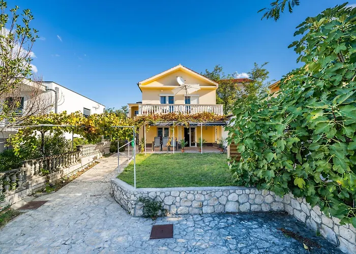 Bella Sofia 80 M From The Sea *