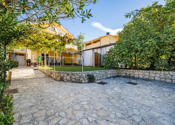 Bella Sofia 80 M From The Sea *
